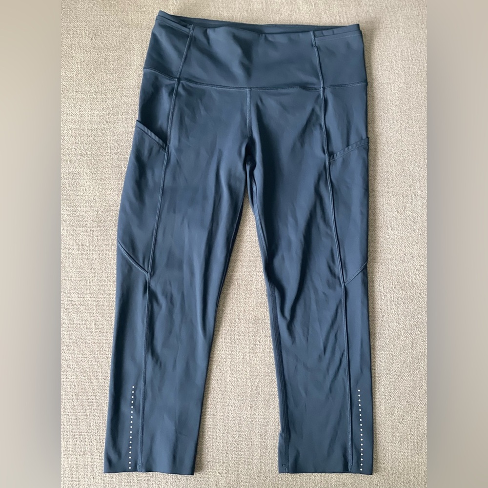 Lululemon cropped athletic leggings